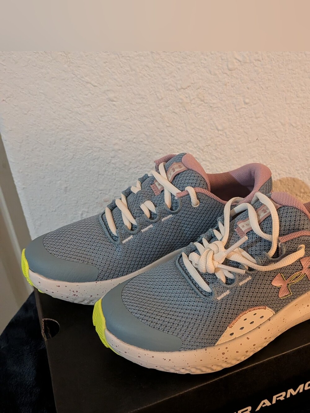 Under Armour UA CGS Surge 4 Little Girl Youth 5Y Running Shoe in Pink Sage